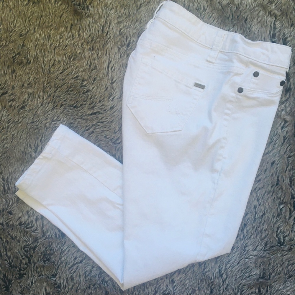 Max Studio white Cropped  jeans women’s size 2